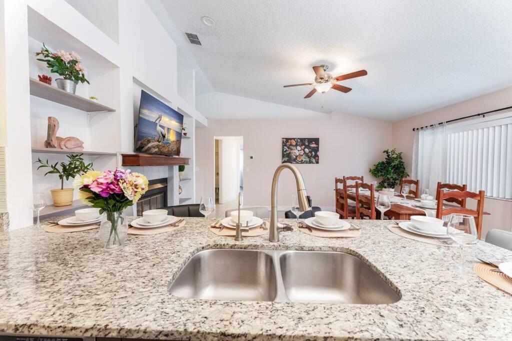 The Pelican/pool/hottub/gameroom *