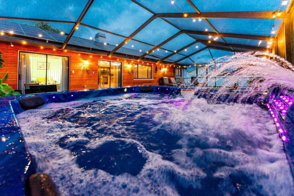 Holiday home The Pelican/pool/hottub/gameroom